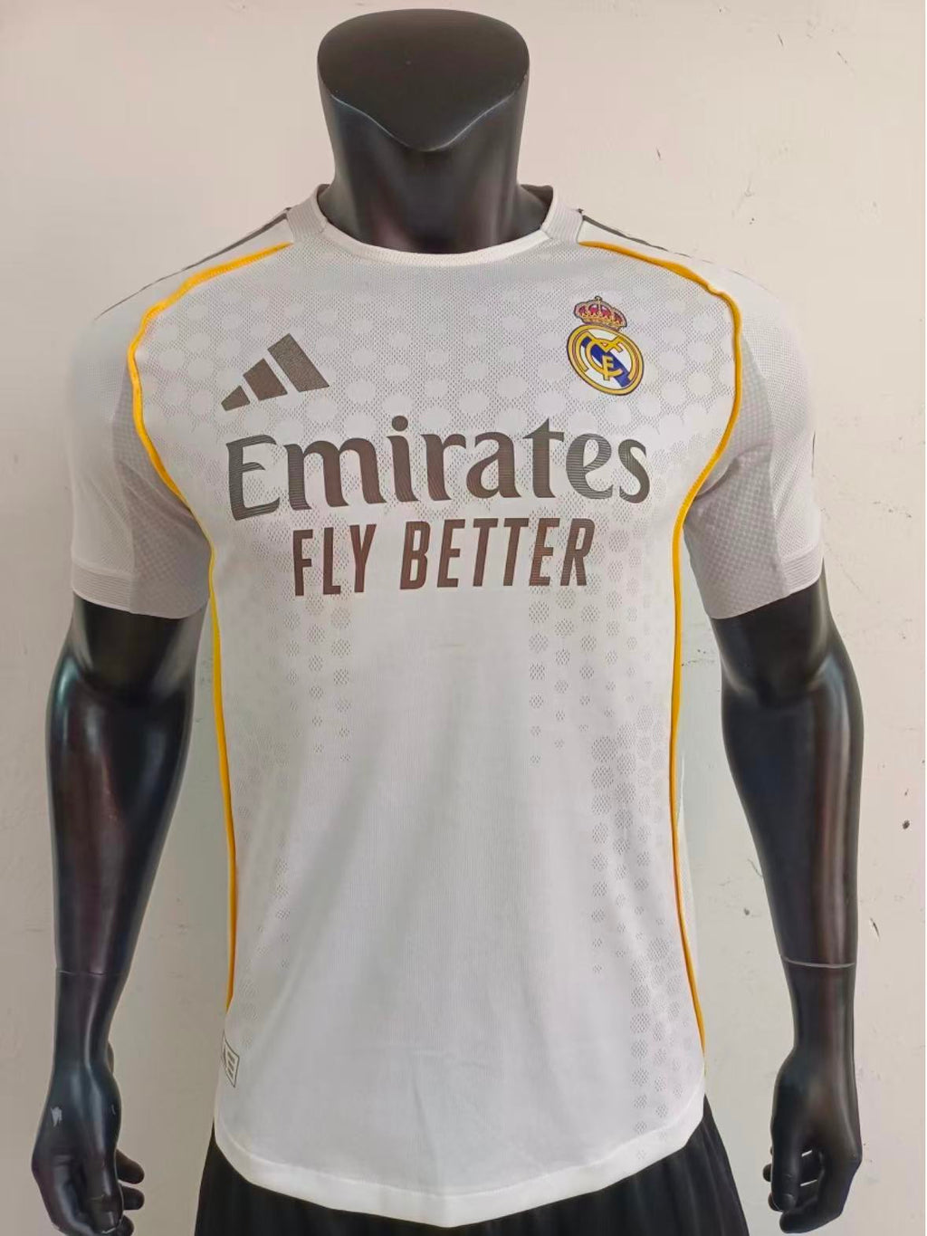 Real Madrid 2025/26 Home Jersey – Fan Version & Player Version Soccer Shirt