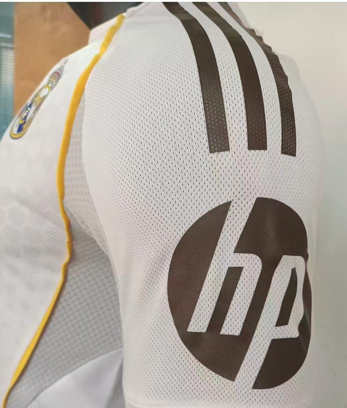 Real Madrid 2025/26 Home Jersey – Fan Version & Player Version Soccer Shirt