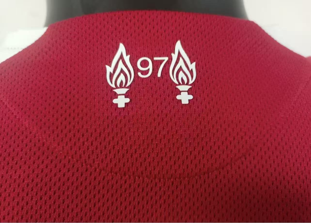 Liverpool 2025/26 Home Jersey – Fan Version & Player Version Soccer Shirt