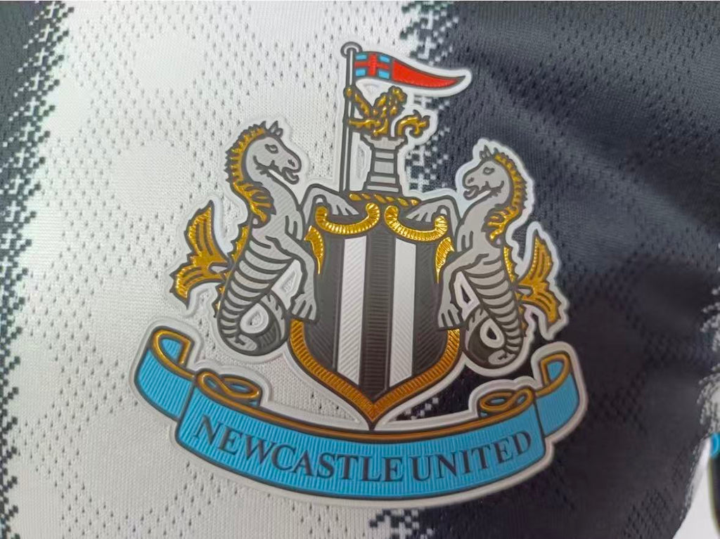 Newcastle United 2025/26 Home Jersey – Fan Version & Player Version Soccer Shirt