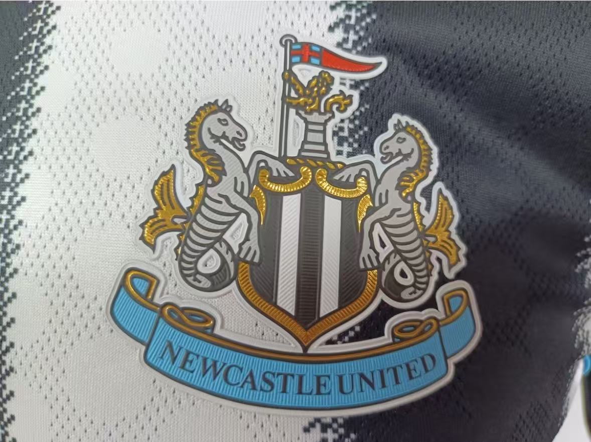 Newcastle United 2025/26 Home Jersey – Fan Version & Player Version Soccer Shirt