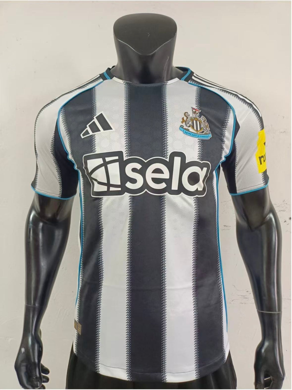 Newcastle United 2025/26 Home Jersey – Fan Version & Player Version Soccer Shirt